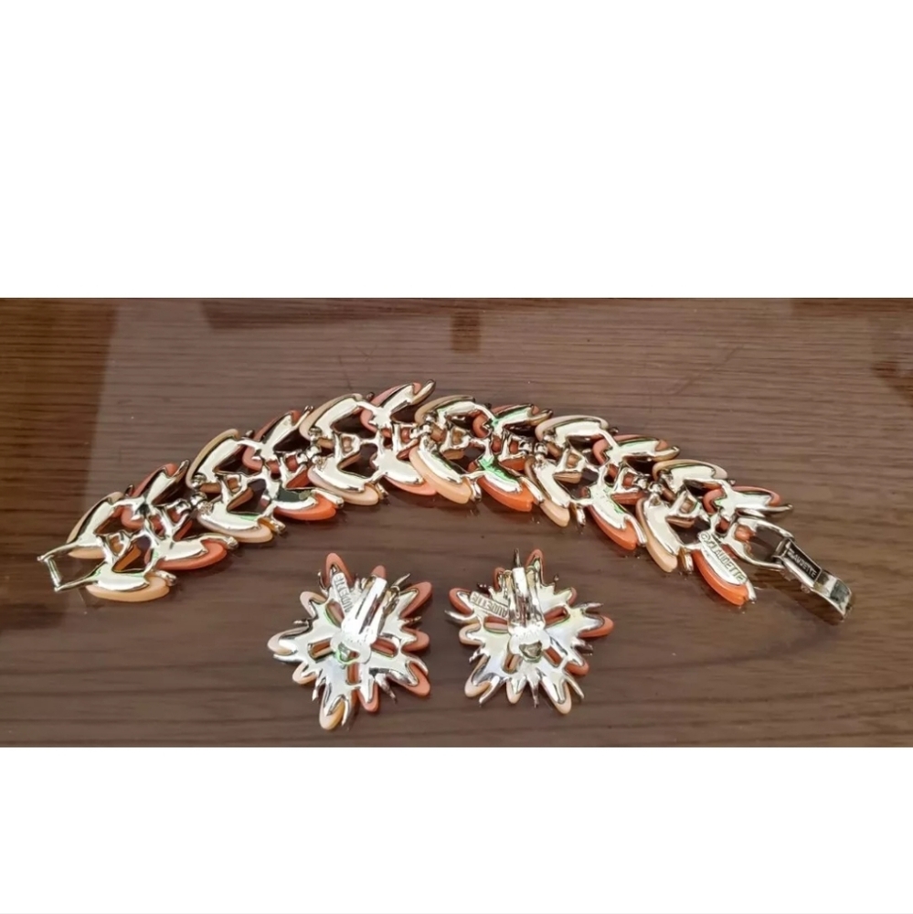 Vintage Claudette Thermoset Bracelet & Clip Earrings Set - Picture 4 of 5
